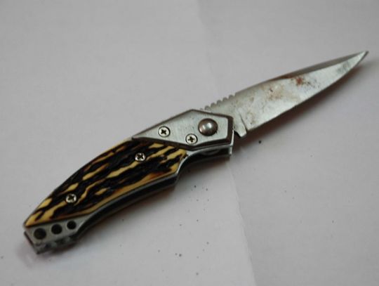 Stanął w obronie żony i został dźgnięty scyzorykiem