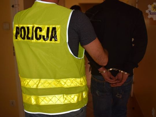 Staranował dwa samochody i uciekł