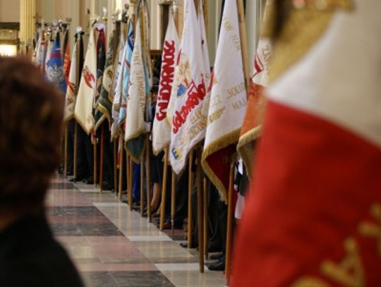Stoczniowcy, portowcy, górnicy, hutnicy u Matki Bożej. Solidarność w Licheniu