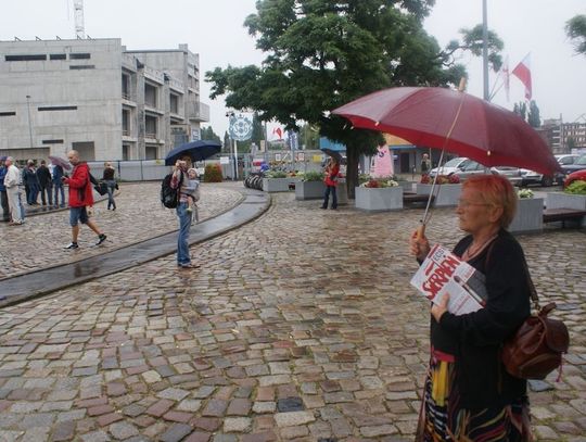 &quot;STOP umowom śmieciowym!&quot; Miska ryżu dla polityków Platformy. Ucieczka z pola dyskusji