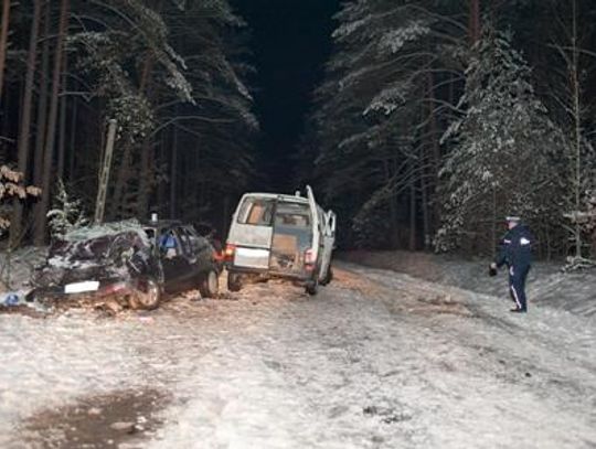 Stracił panowanie nad vw transporterem i uderzył w opla