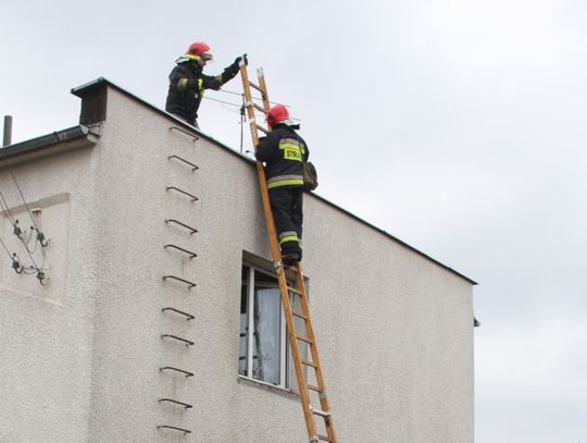 Strażacy ewakuowali dzieci