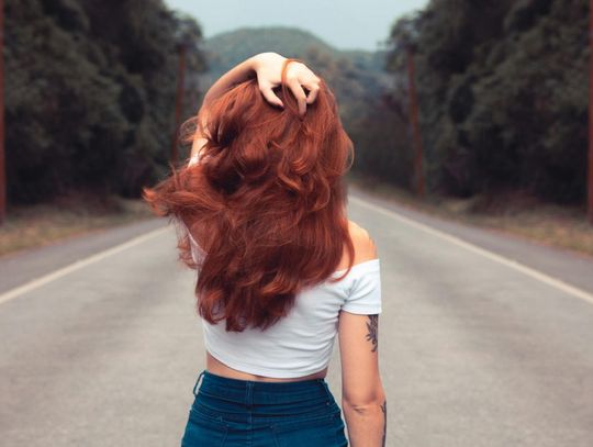 Strupy we włosach a łojotokowe zapalenie skóry głowy