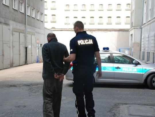 Strzelał z wiatrówki, a potem ukrywał się skulony 