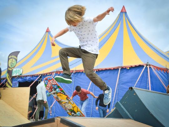 Stylowe i funkcjonalne deskorolki –  wybieramy blat