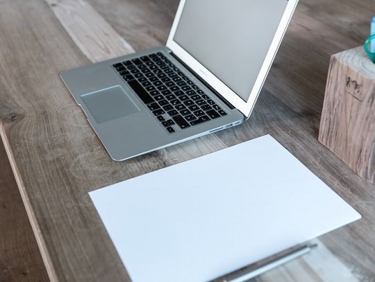 Surowce do produkcji papieru- jak wybrać odpowiednie? 