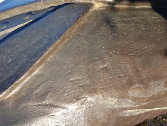 Swastyka na pomniku ks. Zawackiego