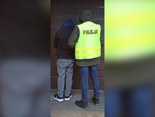 Świadkowie go wskazali alkomat potwierdził. Uderzenie w słup na procentach