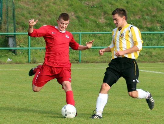 Świetny mecz Gryfa - waleczny i skuteczny w deszczu, porażka Wierzycy