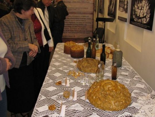 Symbol dostatku z magiczną mocą. Wystawa „Rola chleba w kulturze ludowej” 