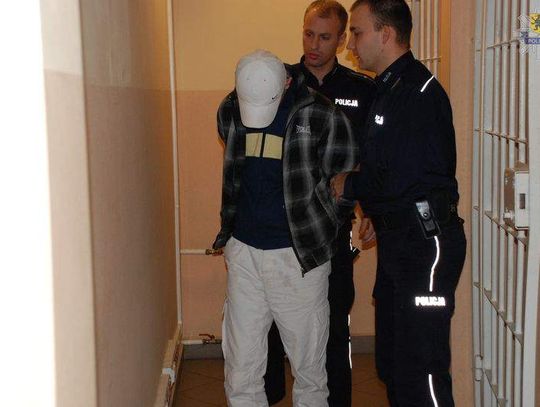  Symbole nazistowskie na budynku Gminy Żydowskiej