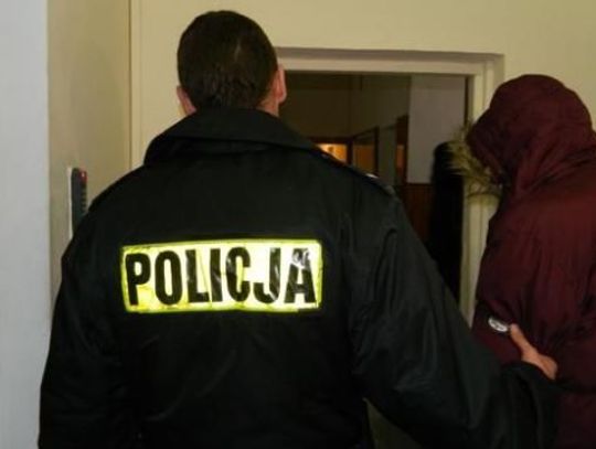 Syn wybił szybę, ojciec przybywa z pomocą