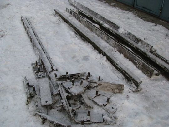 Szajka złomiarzy kradła szyny i podkłady kolejowe