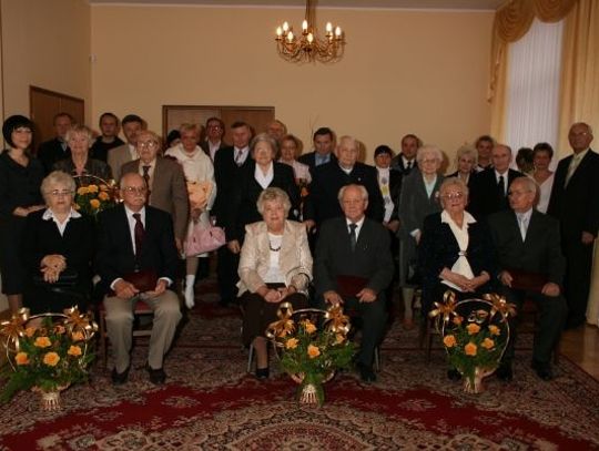 Szmaragdowo i diamentowo - weselni jubilaci w USC