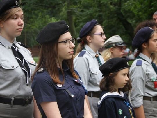 Tczewianie uczcili pamięć bohaterów. Syreny i kwiaty w Parku Kopernika