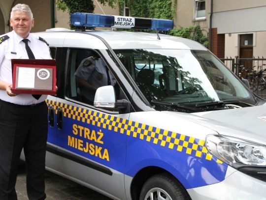 Tczewska Straż Miejska w nowym aucie i… na rowerach