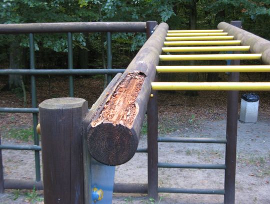 Tczewskie place zabaw coraz bardziej niebezpieczne 