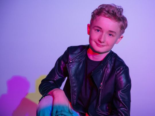[TELEDYSK] 13-letni Dominik Arim z Bobowa prezentuje autorski singiel „Dokąd biegnę”