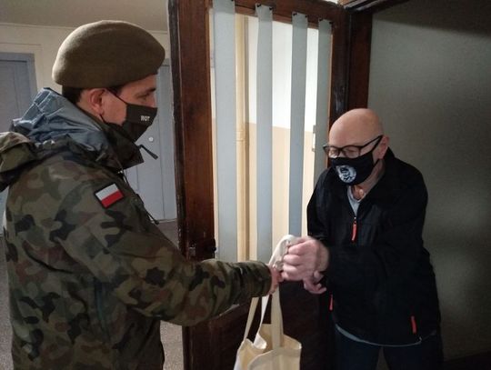 Terytorialsi z Gdańska i Malborka wręczali świąteczne paczki kombatantom