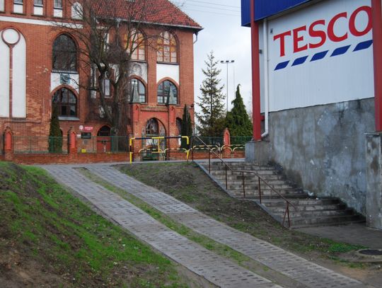 Tesco wynosi się z Gniewu. Co z zatrudnionymi?  