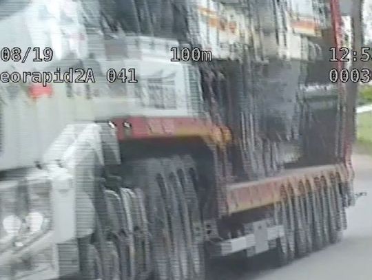 TIR prawie staranował radiowóz na DW214