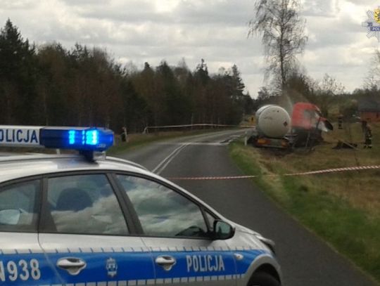 Tir z gazem wjechał do rowu