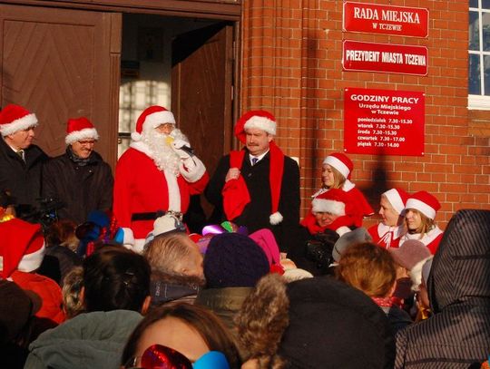 Tłum dzieci przywitał św. Mikołaja