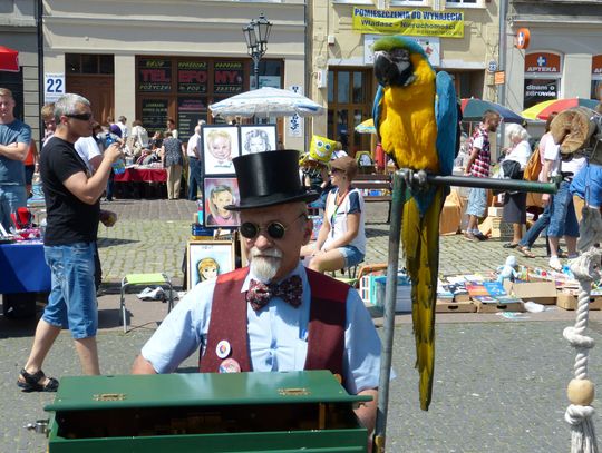 To był cudowny Pchli Targ! Tysiące ludzi, tysiące bezcennych drobiazgów
