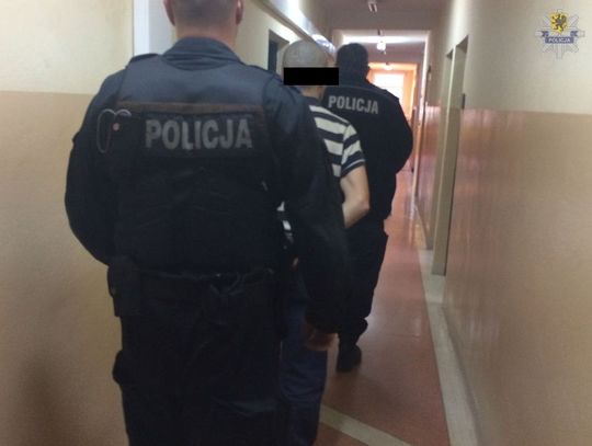 To się nadaje na hit roku! Ukradł zupki, wrócił po gumy do żucia