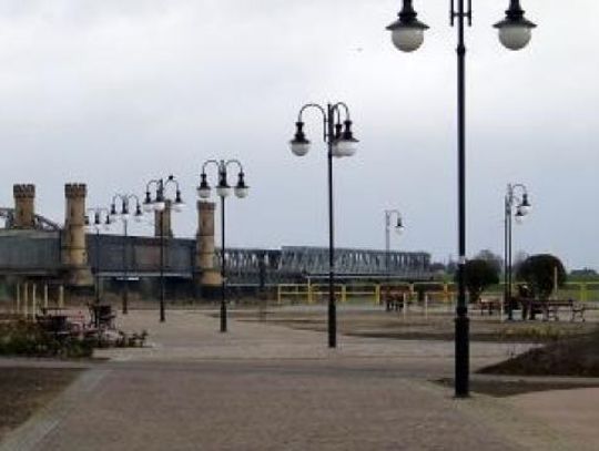 Toaleta jest, ale nieczynna. "Za potrzebą pod most"