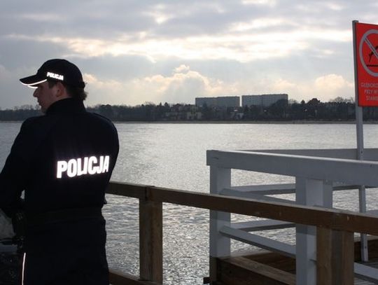 Tonęła w Sopocie - wskoczyła w koszulce do morza