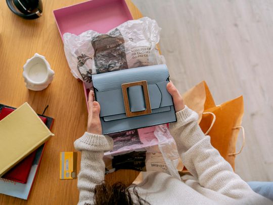 Torebki niebieskie damskie – jak wybrać idealny model