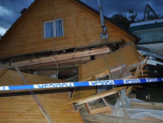Trąba powietrzna na Kociewiu. Grad wielkości jaj, pozrywane dachy, powalone drzewa...