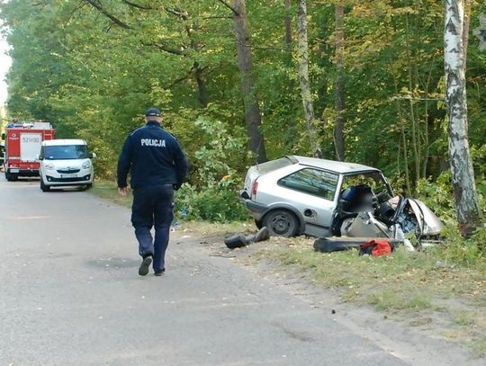 Tragedia na drodze. Kierowca ranny, pasażerka poniosła śmierć
