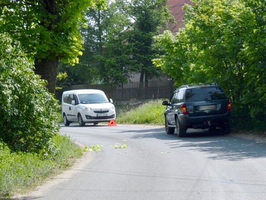 TRAGEDIA NA DRODZE. Mężczyzna mimo reanimacji zmarł