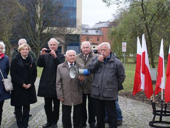 Tragiczna spuścizna komunizmu - Godność apeluje