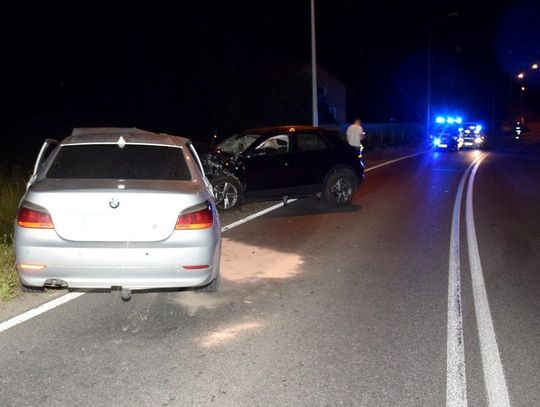 Tragiczny wypadek w Jabłowie. 19-latek z BMW sprawcą czołowego zderzenia. Nie żyje pasażerka Volkswagena