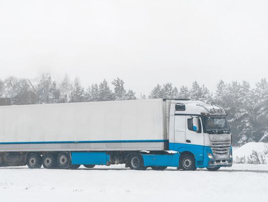 Transport chłodniczy w branży spożywczej i farmaceutycznej – dlaczego jest tak ważny?