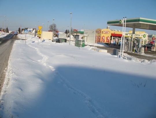 Trudne warunki na drogach Pomorza. Zawiało, jest biało, lecz główne trasy są przejezdne