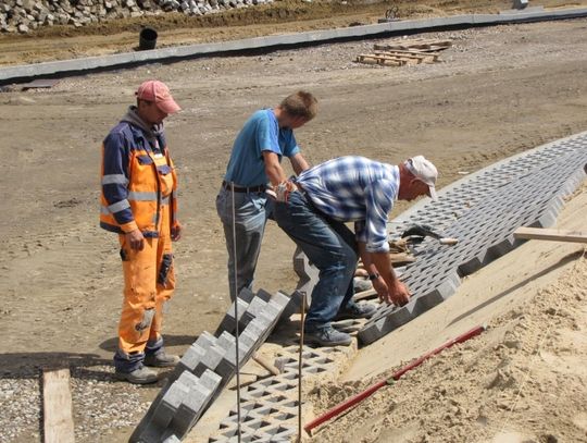 Trwa budowa węzła transportowego i galerii handlowej