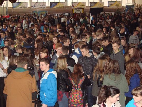 Trwają Powiatowe Targi Edukacyjne - lokalne szkoły prezentują swoją ofertę 