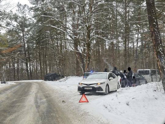 Trzy kolizje i jeden wypadek. Kierowcy alarmują o niebezpiecznym zakręcie w Czarnocinie