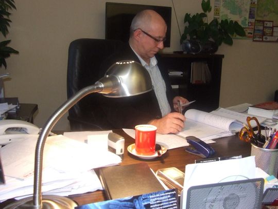 Trzy noże z krwią i 16 osób oszukanych. Rozmowa z prokuratorem rejonowym