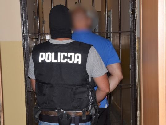 Trzy osoby poszukiwane zatrzymane przez policjantów.