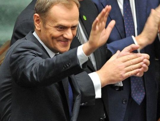 Tusk sypał pieniędzmi?
