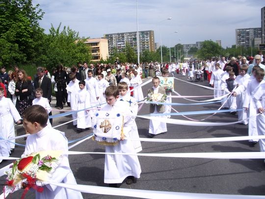 Tysiące wiernych na procesji Bożego Ciała