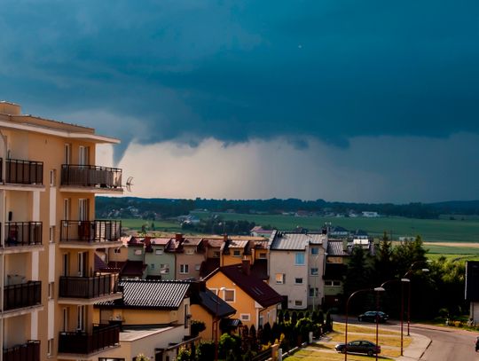 Uchwycił zorzę polarną, a teraz trąbę powietrzną! 