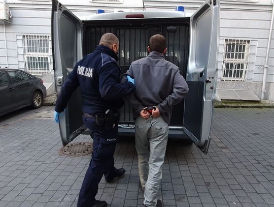 Uciekał, bo nie miał uprawnień, został zatrzymany