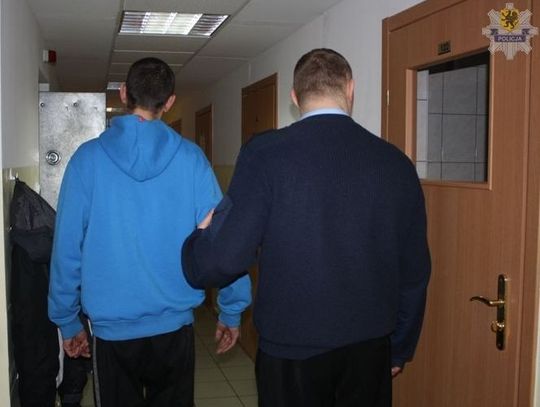 Uciekł z whisky, złapany po kilkunastu minutach 