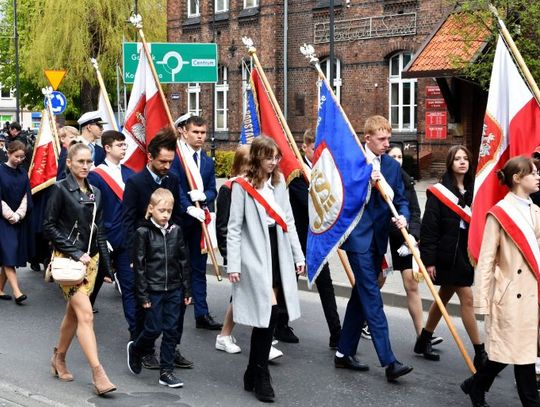 Uczciliśmy pierwszą Konstytucję w Europie. Kwiaty, przemarsze i hymn w wykonaniu chóru „Echo”